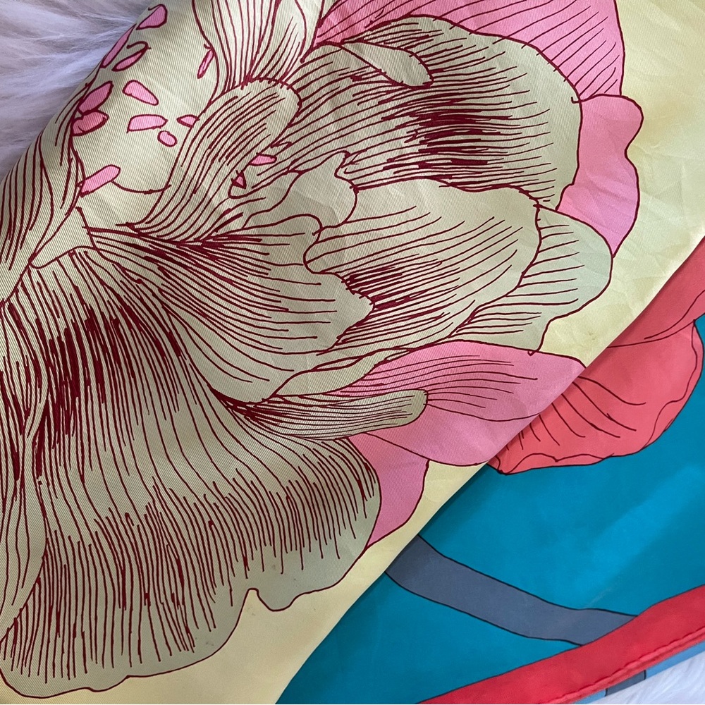 Hermès Stole Etude Pour Un Iris-Arc En Ciel silk scarf. - Picture 14 of 16